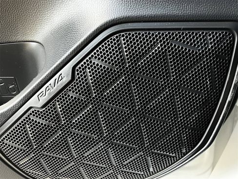 Used 2023 Toyota RAV4 XLE Premium image 22