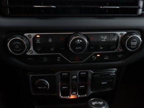 New 2026 Jeep Wrangler Unlimited Sahara AWD/4WD image 22
