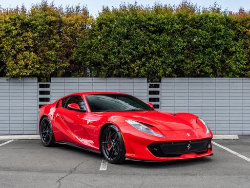 Used 2019 Ferrari 812 Superfast RWD image 12