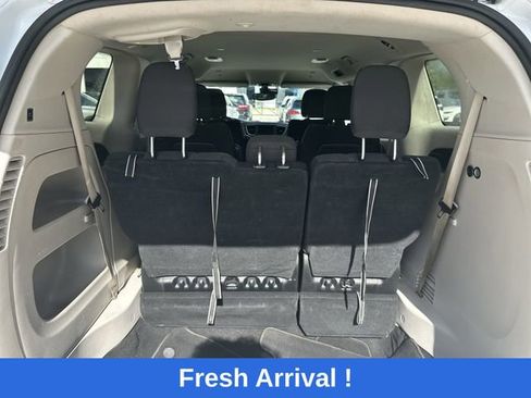 Used 2023 Chrysler Voyager LX image 28