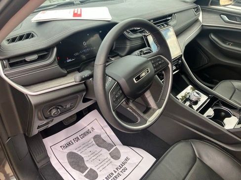 Used 2023 Jeep Grand Cherokee Limited w/ Luxury Tech Group II AWD/4WD image 14