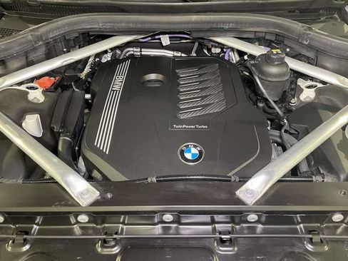 Used 2022 BMW X7 xDrive40i w/ M Sport Package AWD/4WD image 25