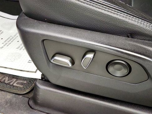 Used 2022 GMC Yukon Denali w/ Advanced Technology Package image 12