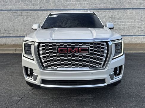 Used 2022 GMC Yukon XL Denali image 2