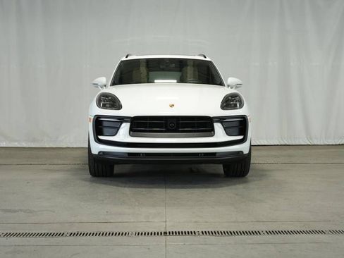 Certified 2025 Porsche Macan AWD/4WD image 10