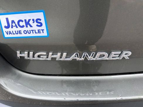 Used 2016 Toyota Highlander Plus AWD/4WD image 6