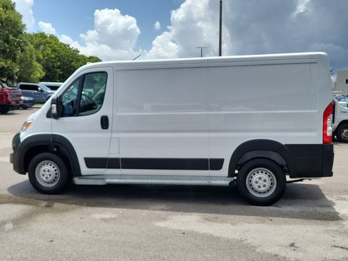 Used 2025 RAM ProMaster 2500 w/ U-Haul Equipment Group FWD image 8