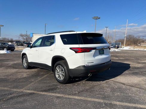 Used 2023 Chevrolet Traverse LT image 3
