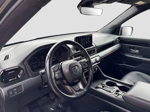 Used 2025 Honda Pilot TrailSport image 9