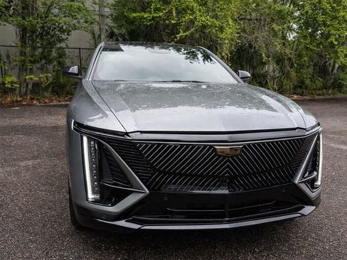 Used 2024 Cadillac Lyriq Luxury RWD image 2