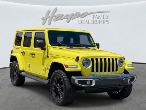Used 2022 Jeep Wrangler Unlimited Sahara w/ Cold Weather Group AWD/4WD image 1