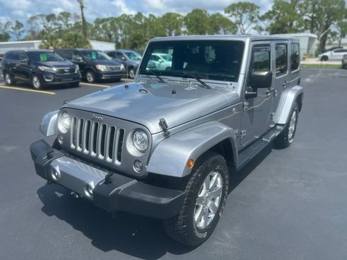 Used 2017 Jeep Wrangler Unlimited Sahara w/ Connectivity Group AWD/4WD image 13