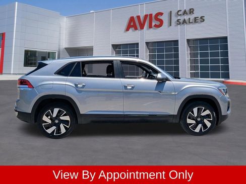 Used 2025 Volkswagen Atlas Cross Sport SE FWD image 5