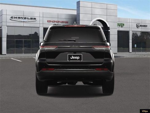 New 2025 Jeep Grand Cherokee Laredo image 6