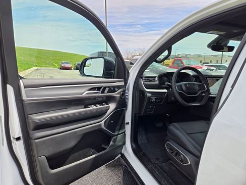 New 2026 Jeep Grand Wagoneer Limited AWD/4WD image 10