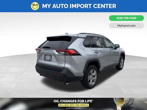 Used 2025 Toyota RAV4 XLE AWD/4WD image 5