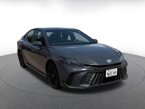 Used 2026 Toyota Camry SE FWD image 3