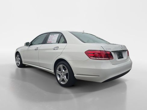 Used 2014 Mercedes-Benz E 250 BlueTEC 4MATIC Sedan image 3