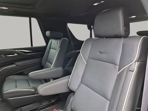 Certified 2024 Cadillac Escalade Sport w/ LPO, ONYX Package AWD/4WD image 19