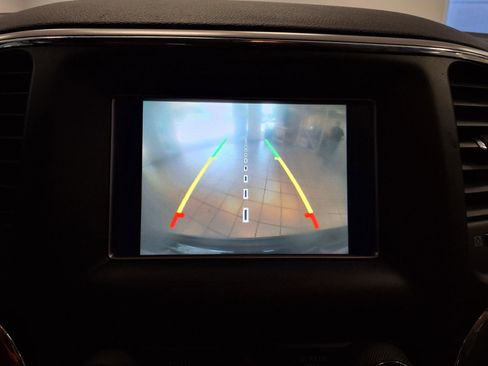 Used 2019 Jeep Grand Cherokee Laredo RWD image 26