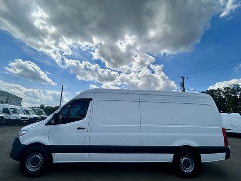 Used 2021 Mercedes-Benz Sprinter 2500 image 2