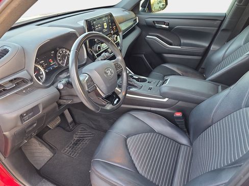 Used 2021 Toyota Highlander XSE image 16