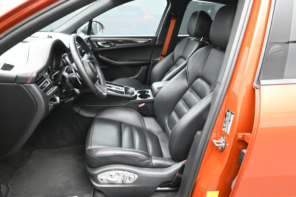 Certified 2024 Porsche Macan Turbo AWD/4WD image 5