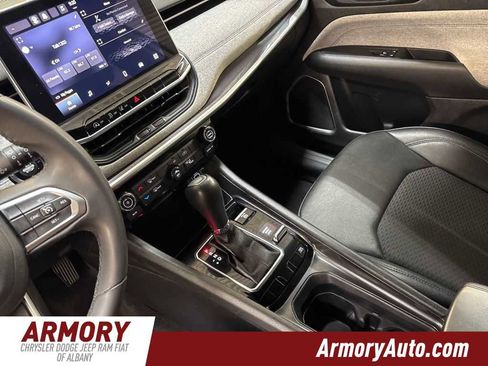 Used 2024 Jeep Compass Latitude image 14