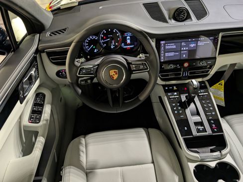 New 2026 Porsche Macan image 6