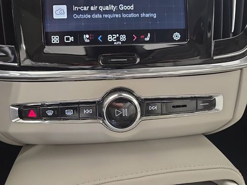 Used 2024 Volvo V90 B6 Cross Country Ultimate w/ Climate Package image 15