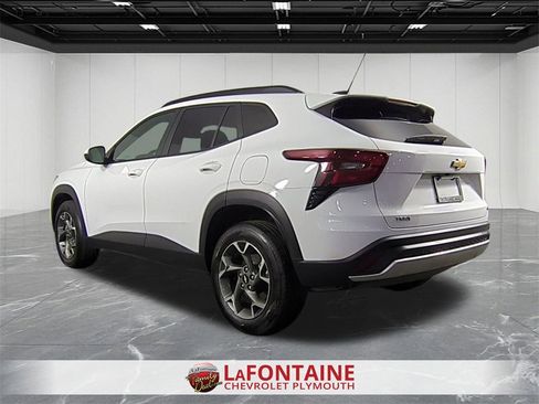 Certified 2025 Chevrolet Trax LT w/ Driver Confidence Package image 6