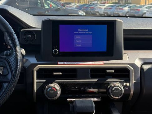 Certified 2025 Toyota Tacoma SR5 AWD/4WD image 18