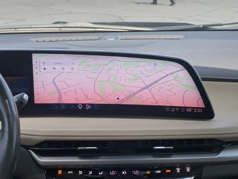 Used 2024 Cadillac XT4 Luxury w/ Cold Weather Package FWD image 9