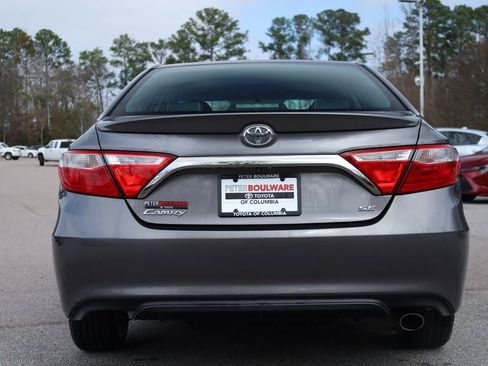 Used 2017 Toyota Camry SE image 4