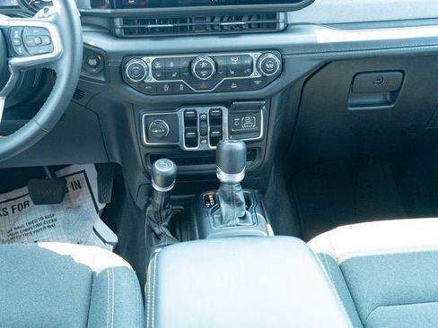 Certified 2025 Jeep Wrangler Unlimited Sahara AWD/4WD image 34