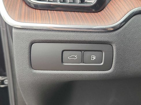 Certified 2025 Volvo XC60 T8 Plus w/ Climate Package AWD/4WD image 22