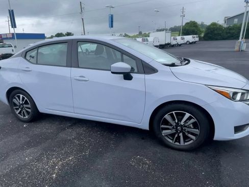 Used 2024 Nissan Versa SV FWD image 2