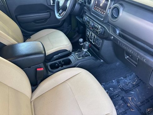 Used 2023 Jeep Wrangler Unlimited AWD/4WD image 18