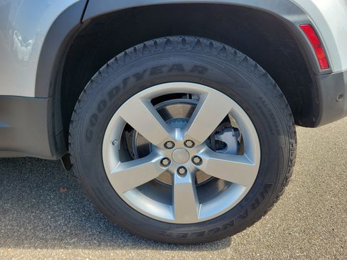 Used 2020 Land Rover Defender 110 First Edition image 28