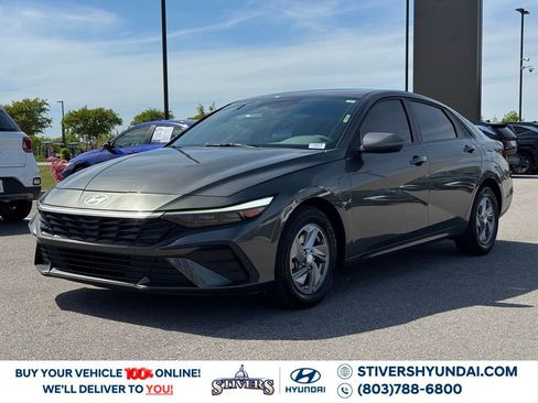 Used 2025 Hyundai Elantra SE FWD image 8