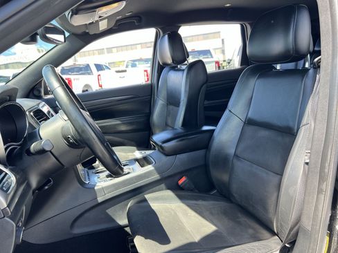 Used 2019 Jeep Grand Cherokee Laredo w/ Laredo X Package RWD image 12
