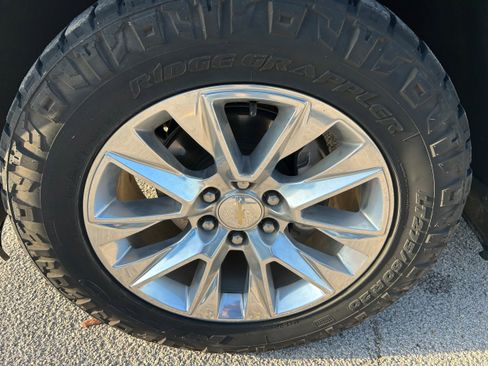 Used 2022 Chevrolet Silverado 1500 LTZ AWD/4WD image 7