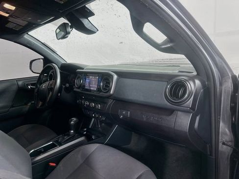 Used 2019 Toyota Tacoma TRD Sport AWD/4WD image 23