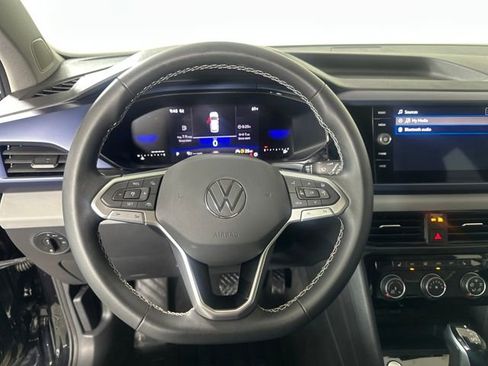 Used 2023 Volkswagen Taos SE w/ Panoramic Sunroof Package image 14