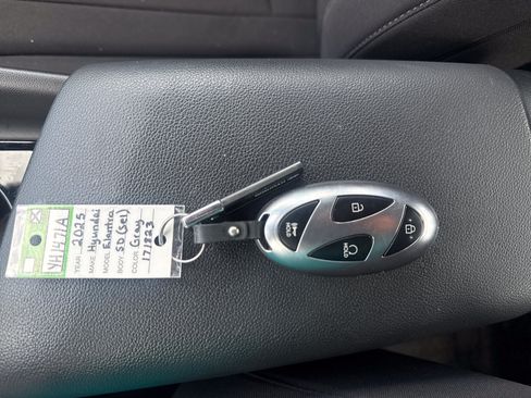 Used 2025 Hyundai Elantra SEL FWD image 27