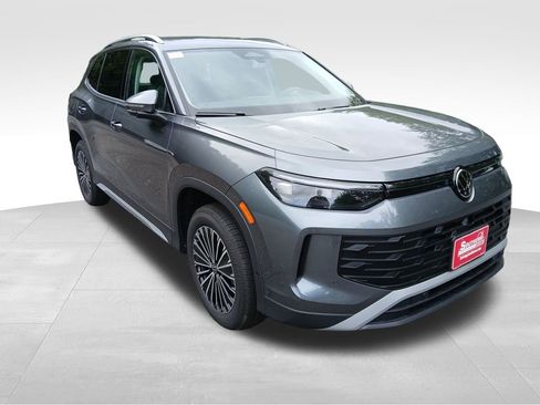 New 2025 Volkswagen Tiguan S image 7