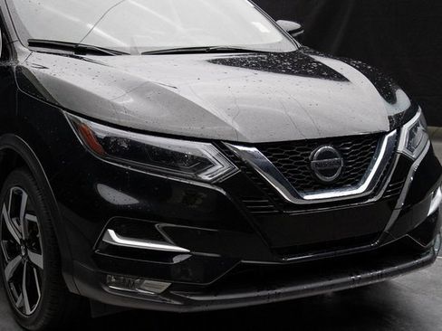 Used 2022 Nissan Rogue Sport SL w/ Premium Package image 3