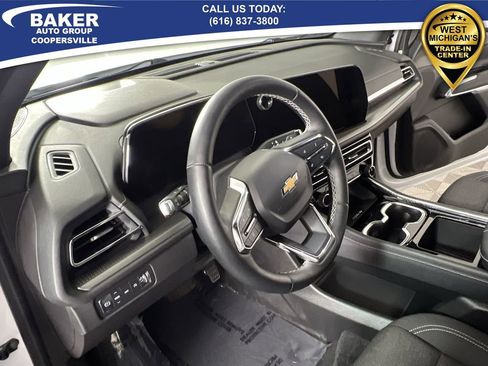 Certified 2025 Chevrolet Traverse LT w/ Sun and Wheel Package image 11