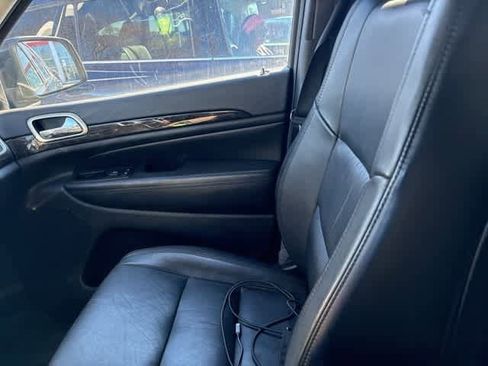 Used 2012 Jeep Grand Cherokee Laredo image 2