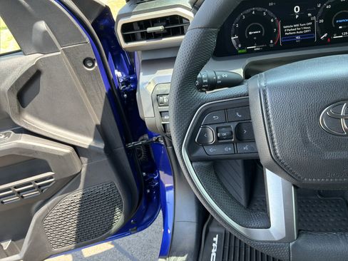 Used 2025 Toyota Tacoma TRD Sport AWD/4WD image 19